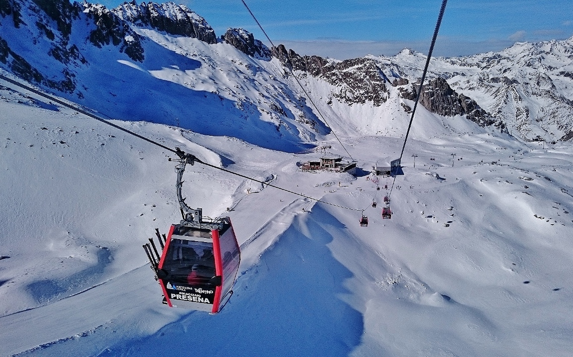 Passo tonale kabinka na ledovci presena titul