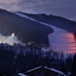 večerní lyžování osvětlená sjezdovka Harrachov
